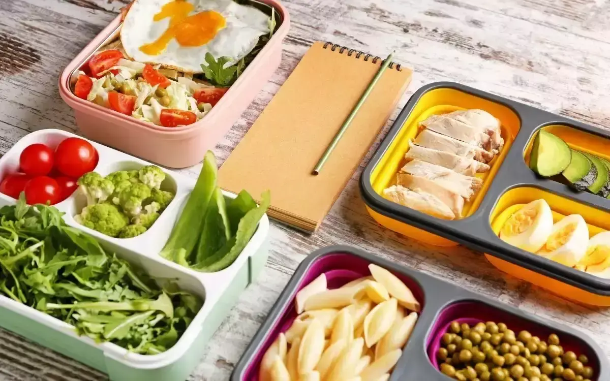 O que compensa mais, fazer comida ou comprar marmita?