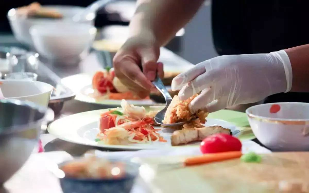 Quantas horas a comida pode ficar na marmita?