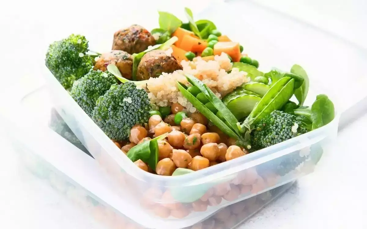 Quantas gramas de cada alimento devo colocar na marmita?